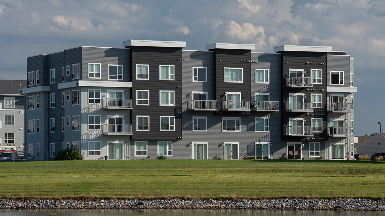 Edition Apartments, Moorhead MN, TruCedar Double 4&quot; Lap, Bennington Beige