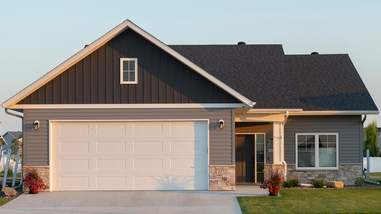 TruCedar Seamless Board &amp; Batten, Gray Dusk